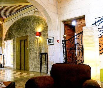 Hotel Saint Trophime 2* Arles
